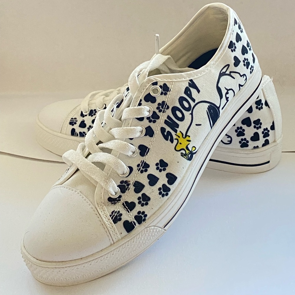 New, never worn, Peanuts, white sneakers, size 9